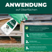 Anwendung von Milbenspray auf Oberflächen: Eine Hand mit grünem Handschuh sprüht Silberkraft Hasen & Kaninchen Milben Spray auf einen hölzernen Kaninchenstall, in dem ein Kaninchen liegt. Textanleitung erklärt die Anwendung: 1. Gleichmäßig aus 20-30 cm Entfernung einsprühen, 2. Einwirken lassen, 3. Regelmäßige Anwendung zur Milbenabwehr empfohlen. Das Spray ist für Käfige, Schlafplätze und Streu geeignet.